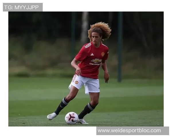 曼联新星哈迪签奖学金合同17岁后将转为职业合同